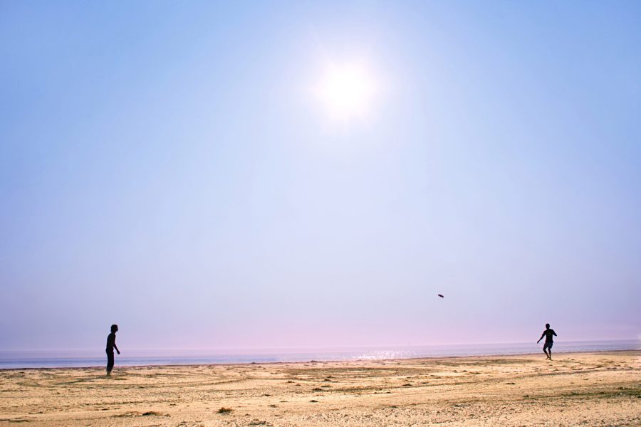 web-beach-frisbee-shutterstock_32115631