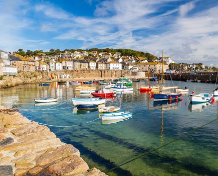 web-mousehole-shutterstock_221713624