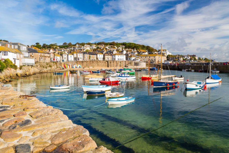 web-mousehole-shutterstock_221713624