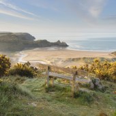 Three Cliffs Bay © Shutterstock