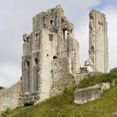corfe_castle_please_credit_ntpl_david_levenson_ntpl_176421_web