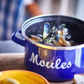 Dine on delicious Fowey mussels in a cider sauce 