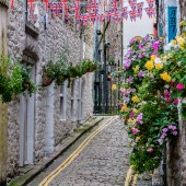 19_-_cobbled_streets_-_copyright_simon_whaley