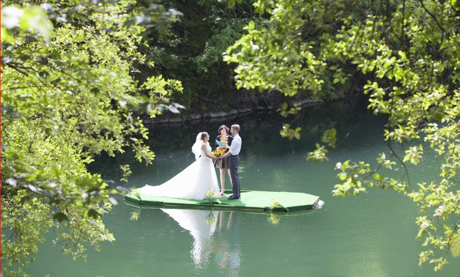 applebimages_ctw_floatingwedding