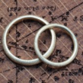 Rob specialises in handcrafting bespoke wedding rings