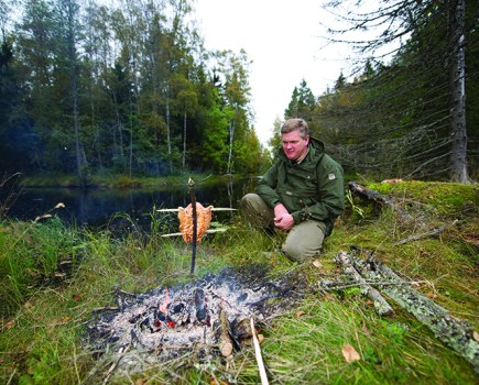 ray_mears_-_wilderness_chef_cleft_stick_800