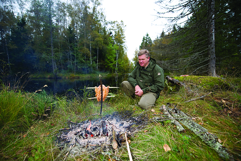 ray_mears_-_wilderness_chef_cleft_stick_800