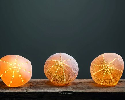 amy_cooper_3_porcelain_urchin_lamps_image_paul_mounsey
