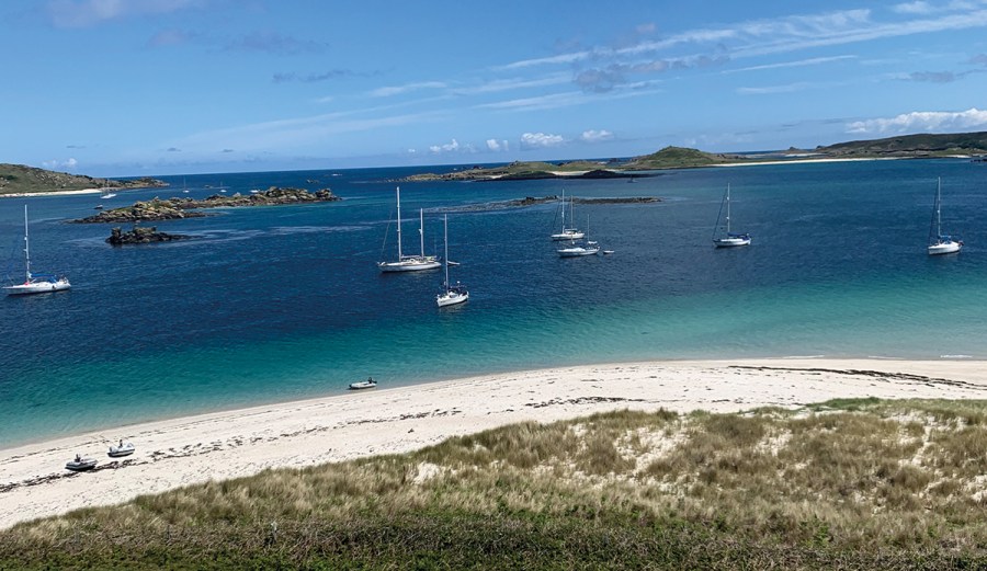 beach_on_tresco-credit_suzy_walkerb