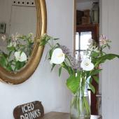 hallway_mirror_and_sign_2-min