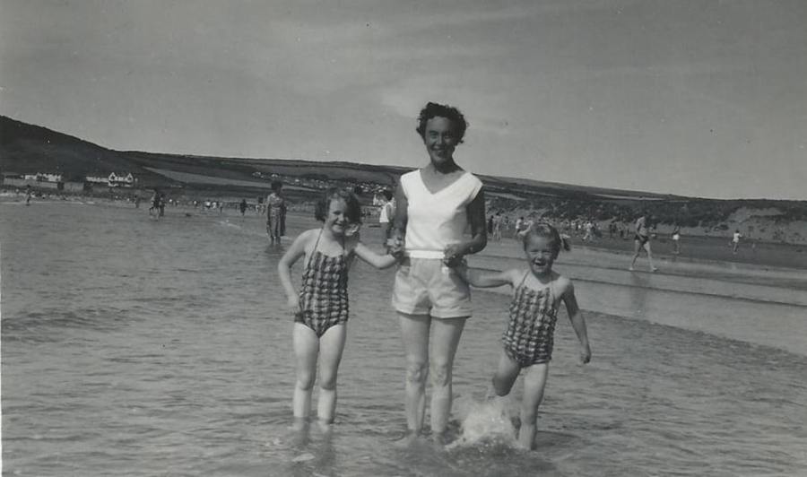 mum_with_jo_and_sue_croyde-min