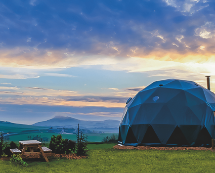 toms_eco_lodge_-_geodesic_domes_at_tapnell_farm_-_evening-min