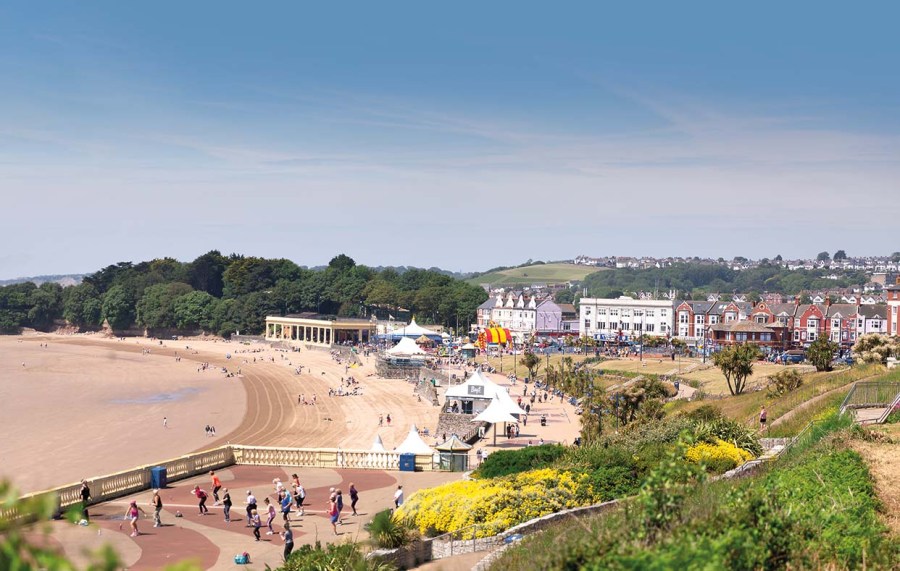 barry_credit_visit_wales_svw-e02-2122-0029-min