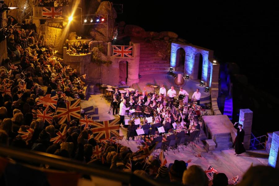 PROMS AT THE MINACK, PORTHCURNO, CORNWALL. Photo credit Lynn Batten