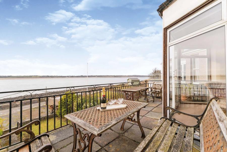 CAERNARFON, GWYNEDD £525,000. Photo credit Beresford Adams