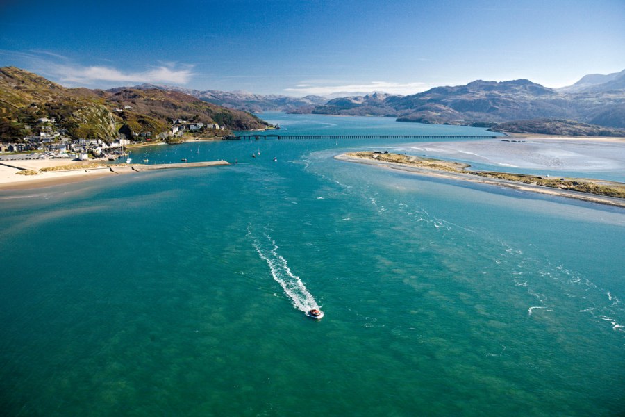 Barmouth and Mawdach Estuary. Photo credit Visit Wales