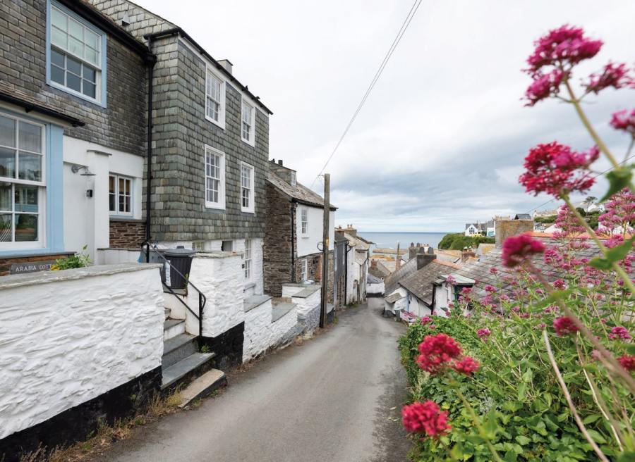 PORT ISAAC, CORNWALL £595,000. Photo credit John Bray Estates