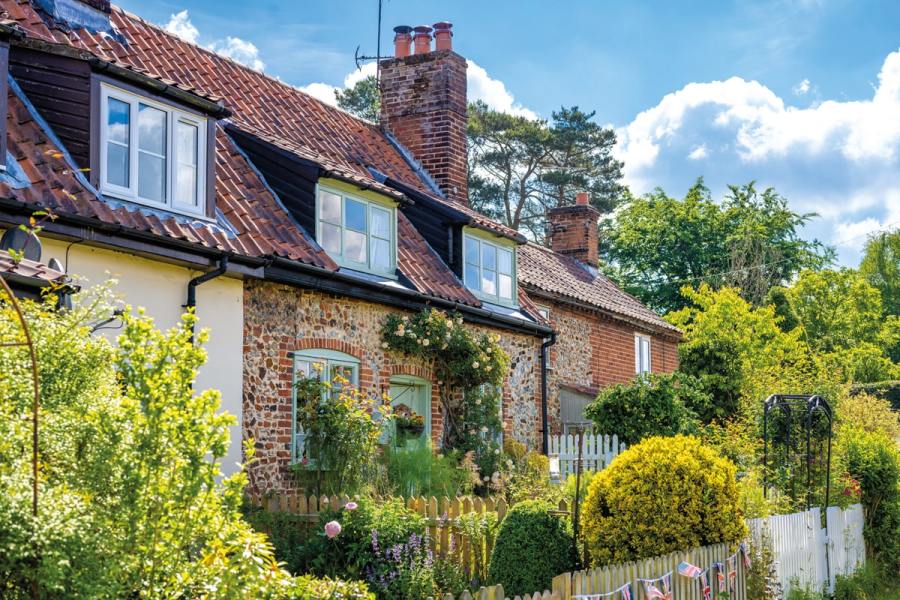 SAXTHORPE, NORFOLK £450,000. Photo credit Big Skies Estates