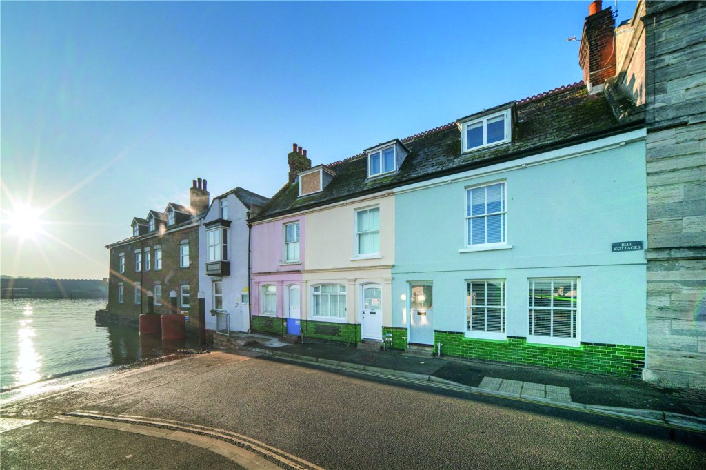 Cowes Isle of Wight, £375,000-£395,000 - photo credit Hose Rhodes Dickson