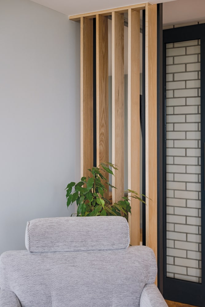 Inside the property, the palette is natural, and echoes the coastal colours outside. Photography Katie Pryde.