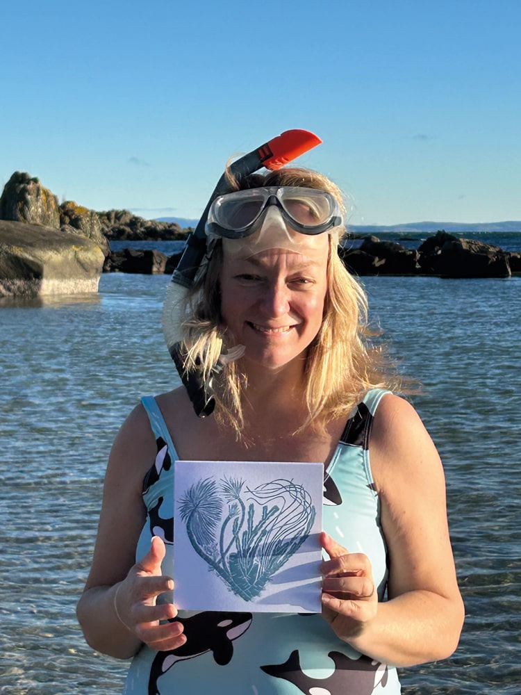 Bonnie presents the finished print