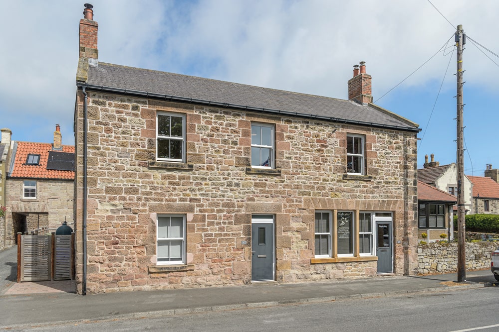 North Sunderland, Northumberland - £625,000. Elizabeth Humphreys Homes