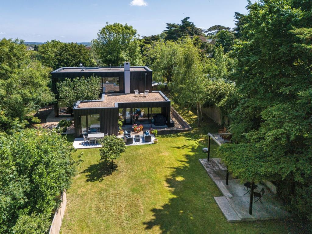 Totland Bay, Isle of Wight - Guide price £995,000