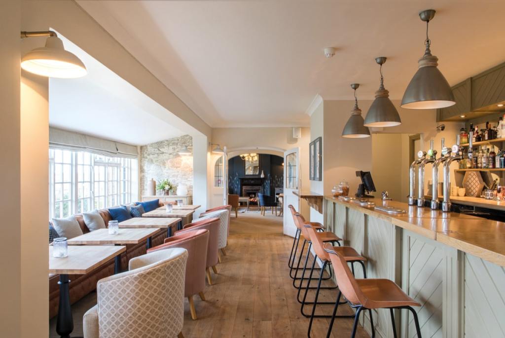Beaulieu Inn - Taylor's Bar