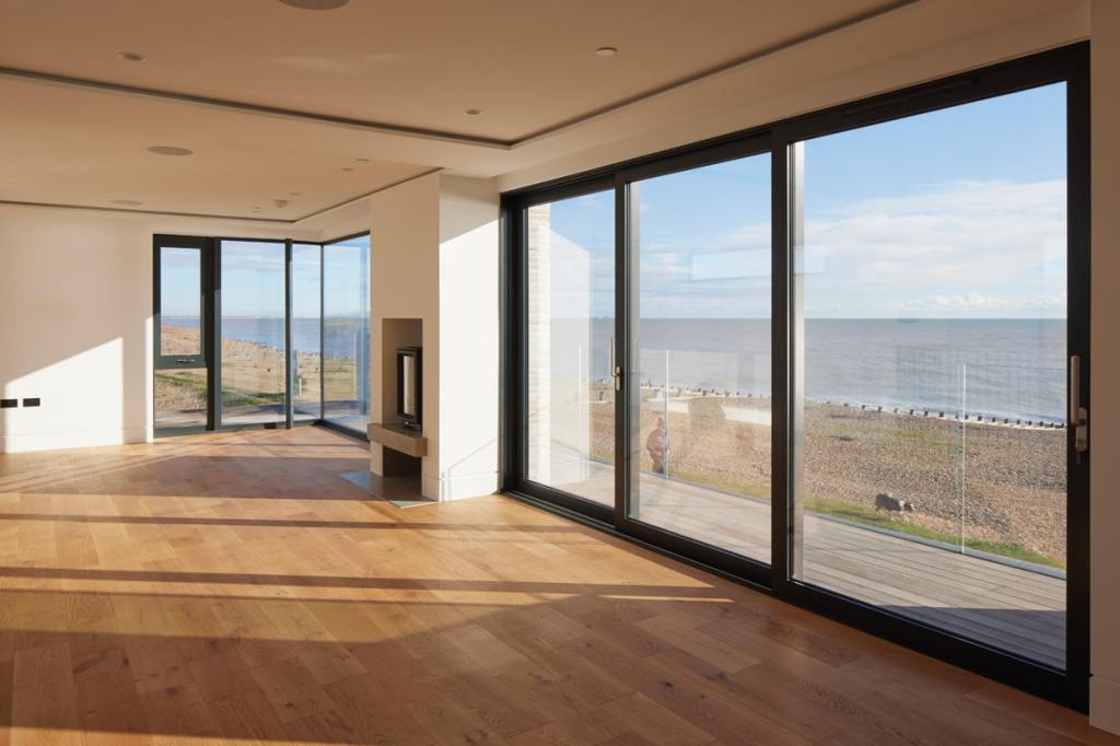 Floor-to-ceiling windows maximise the panoramic view from the top floors