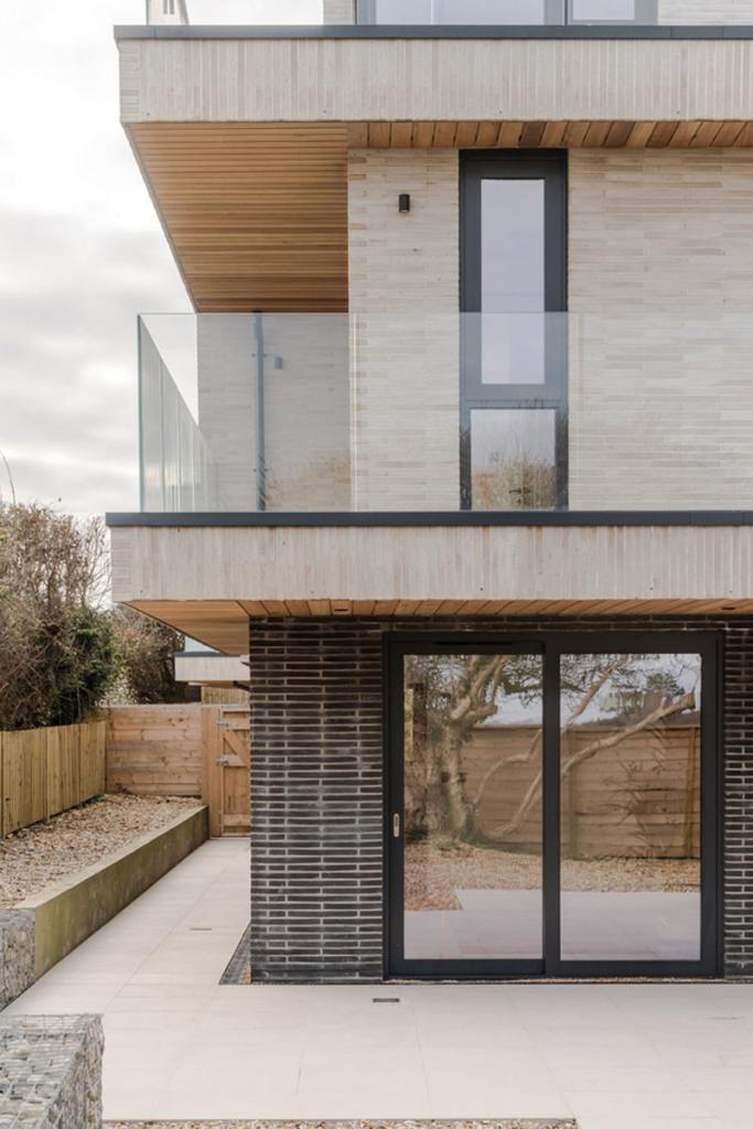 On the ground-floor levels, hard surfaces such as tile have been used to withstand sand abrasion