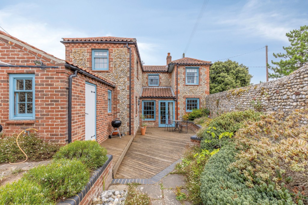 Crown Cottage, Blakeney, Norfolk - Sowerbys