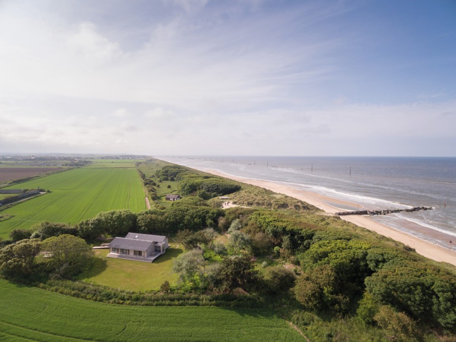 Just a few steps away from Waxham’s dunes and beach, Shangri-La is surrounded by trees and rural fields
