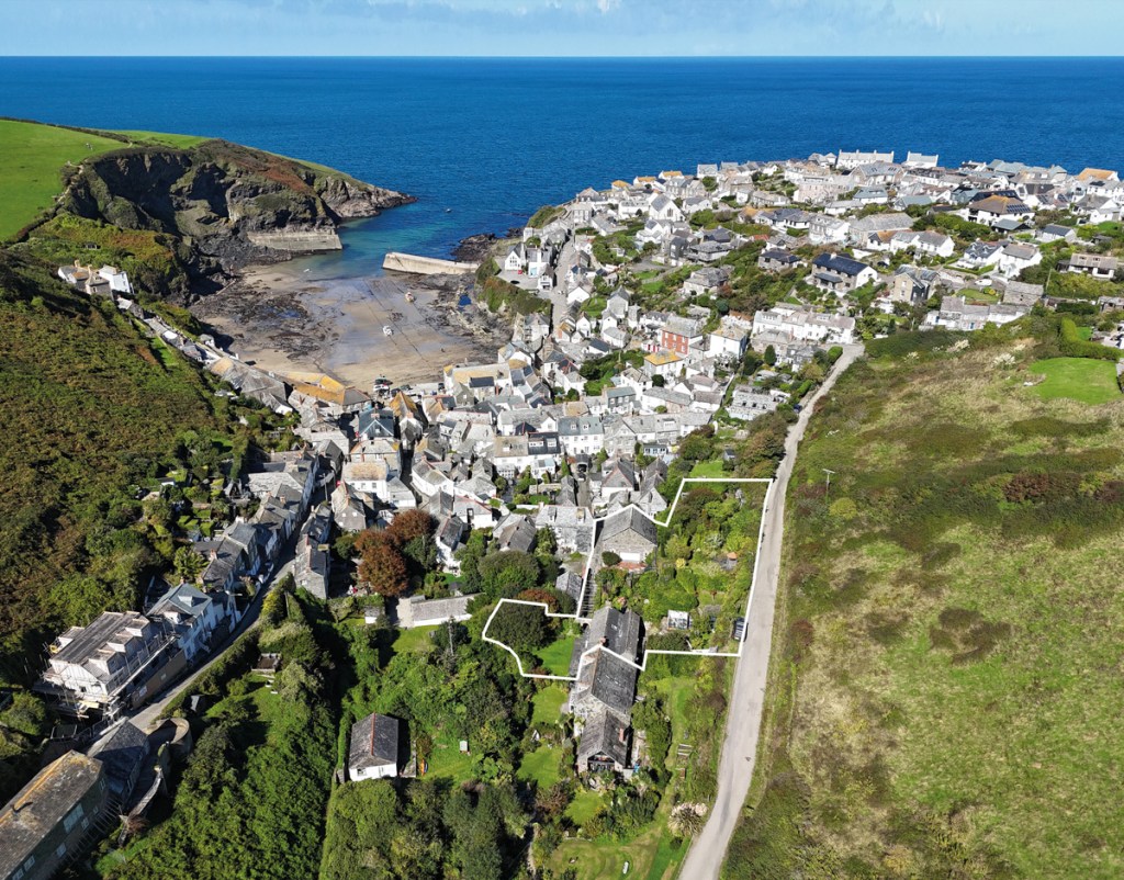 Port Isaac, Cornwall - Guide price £1,300,000 - John Bray Estates