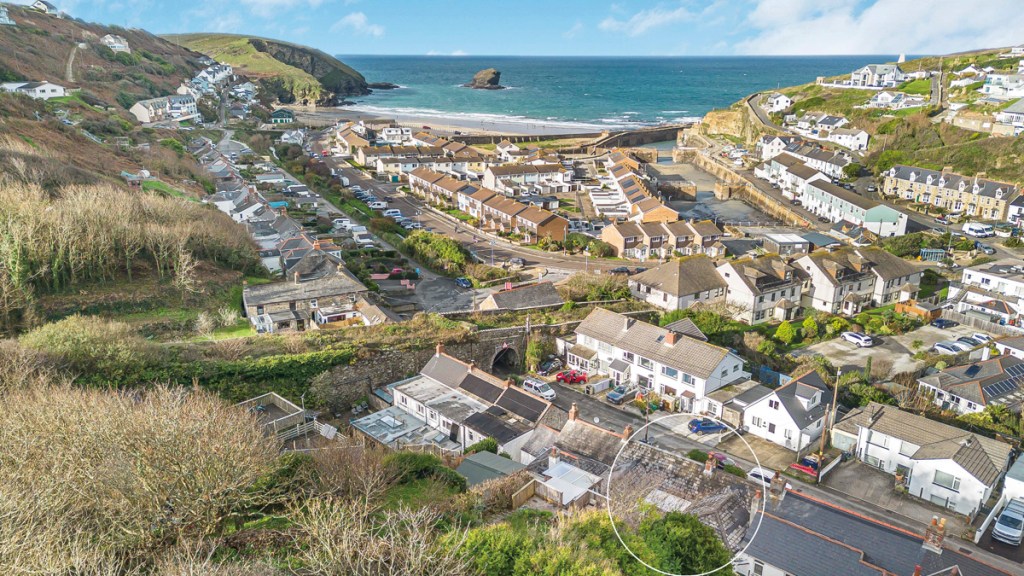 Jackdaw, Portreath, Cornwall - Jackson Stops