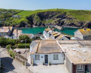 Port Isaac, Cornwall - Guide price £350,000. John Bray Estates