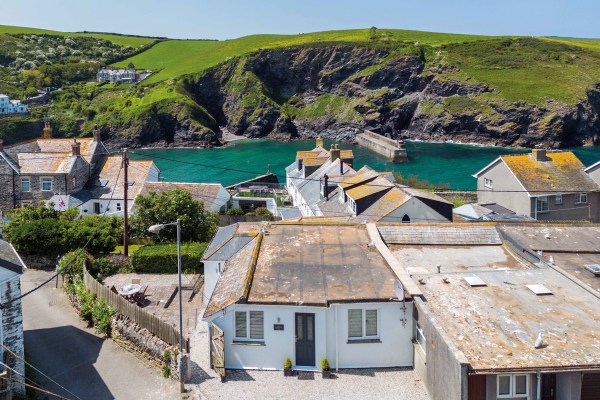 Port Isaac, Cornwall - Guide price £350,000. John Bray Estates