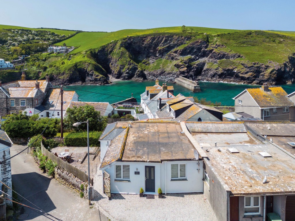 Port Isaac, Cornwall - Guide price £350,000. John Bray Estates 
