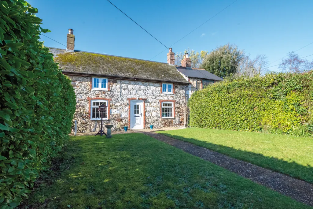 Alvina, Freshwater - Isle of Wight - Susan Payne Property