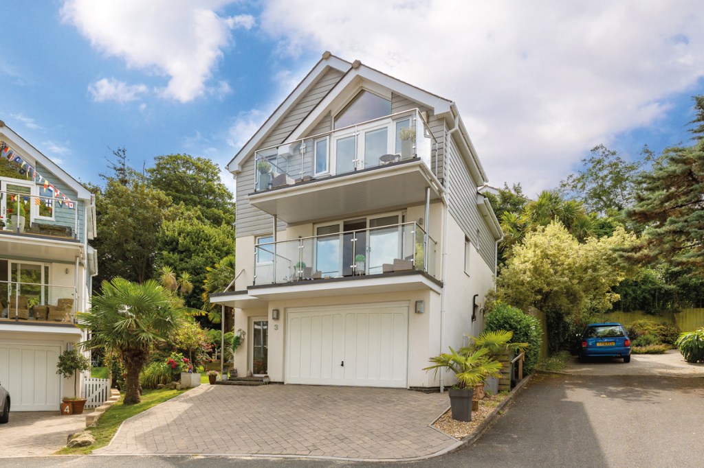 Cowes, Isle of Wight
Guide price £1,150,000 - McCarthy & Booker